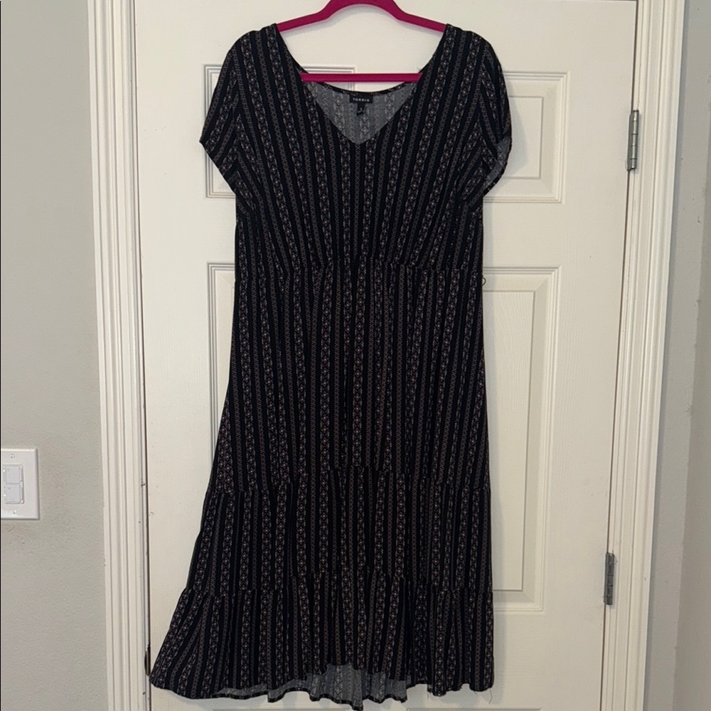 Black & Purple Flowy, Tiered Midi Dress, Lightweight, Sz 1x by Torrid